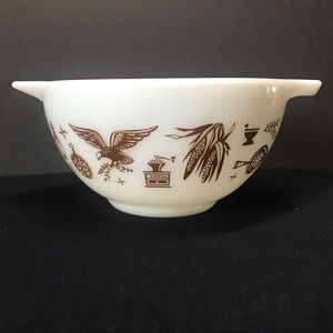 Vintage early American 441 Pyrex bowl